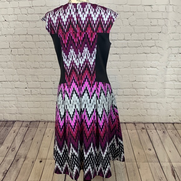 Women's Sleeveless Jacquard Dress - Picture 3 of 5